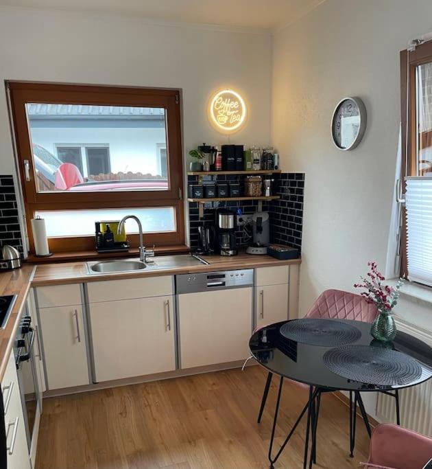 Apartment Cozy Wilkipartment Bis 4 Pers - Hund - Netflix - Wlan - Wintergarten - Coffeebar - Popcorn Verl